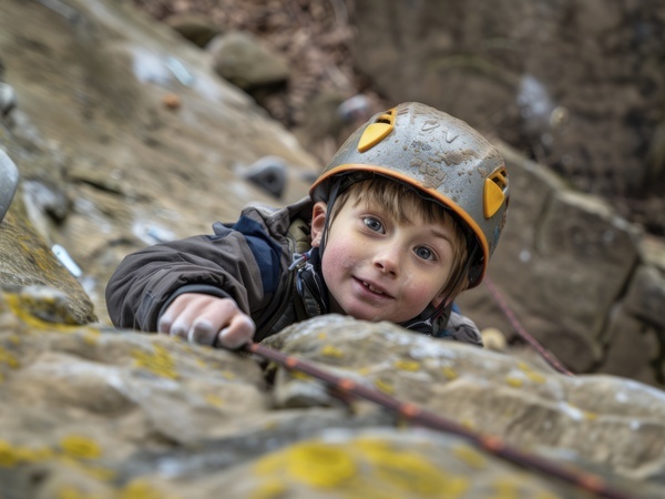 Children’s paintball in La Hulpe – Birthday activities and school trips A child playing paintball safely in La Hulpe, wearing protective gear